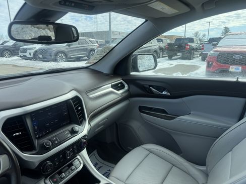 Used 2020 GMC Acadia SLT w/ Driver Alert Package II image 11