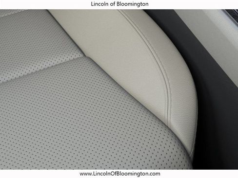 New 2026 Lincoln Aviator AWD w/ Jet Appearance Package image 17