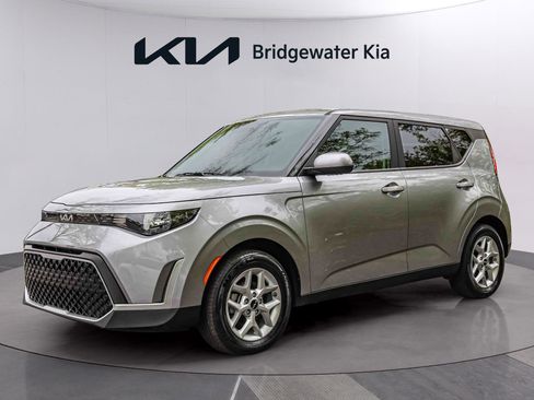 Certified 2025 Kia Soul LX w/ LX Technology Package FWD image 6