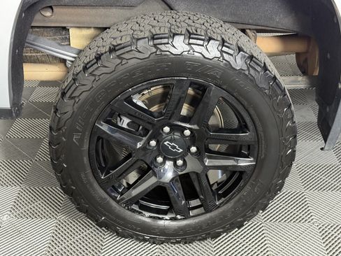 Used 2022 Chevrolet Silverado 1500 LT Trail Boss w/ Convenience Package II AWD/4WD image 29