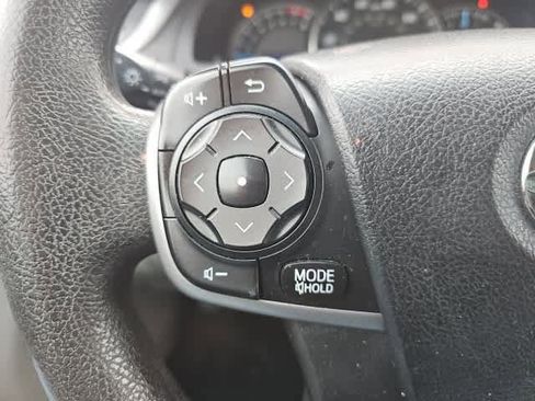 Used 2014 Toyota Camry L image 15