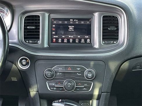 Used 2019 Dodge Charger SXT image 14