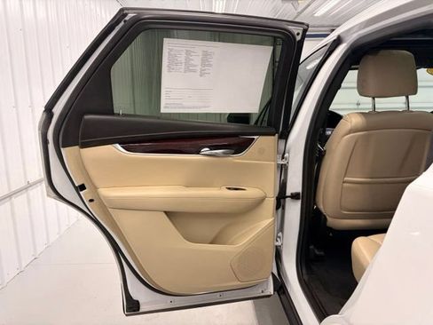Used 2017 Cadillac XT5 Luxury w/ Driver Awareness Package AWD/4WD image 12