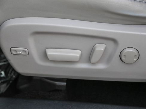 Used 2017 Toyota Highlander XLE image 26