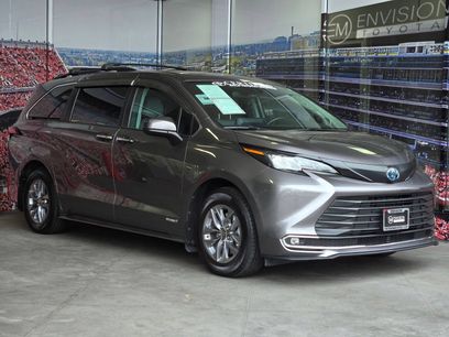 Certified 2021 Toyota Sienna XLE w/ XLE Plus Package