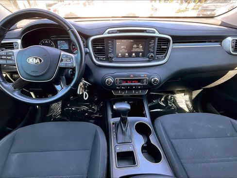Used 2019 Kia Sorento FWD w/ LX Convenience Package image 16