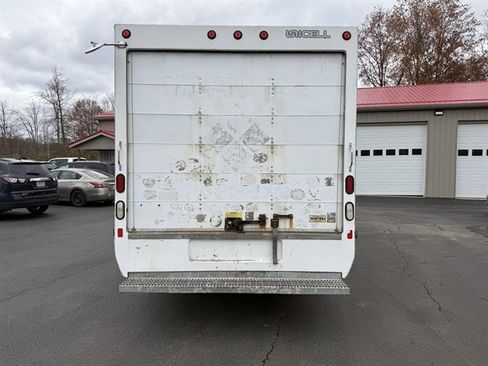 Used 2015 Chevrolet Express 3500 Extended w/ Smoker's Package image 9