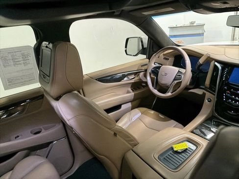 Used 2019 Cadillac Escalade ESV Platinum image 41