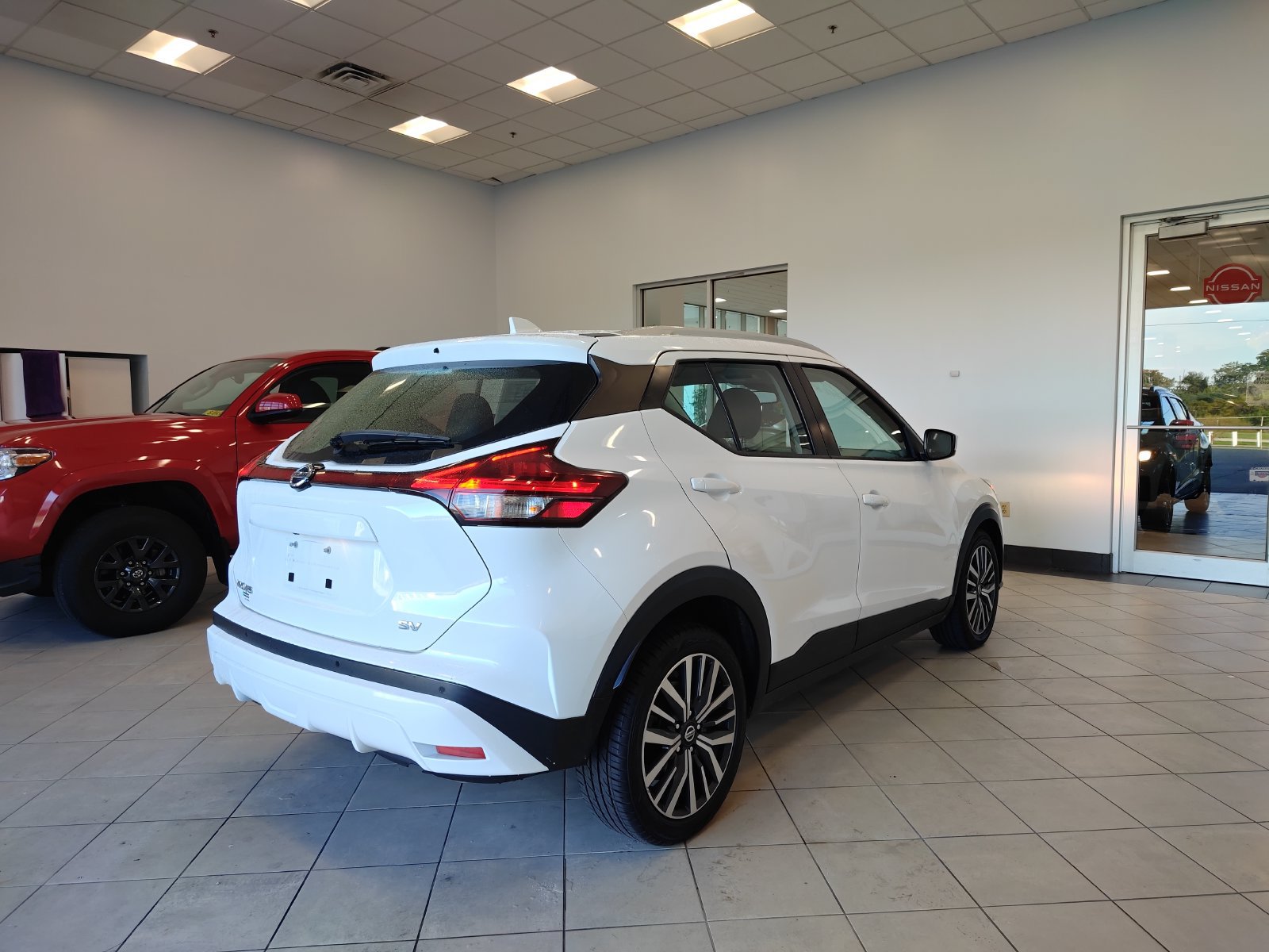 Used 2021 Nissan Kicks SV FWD image 3