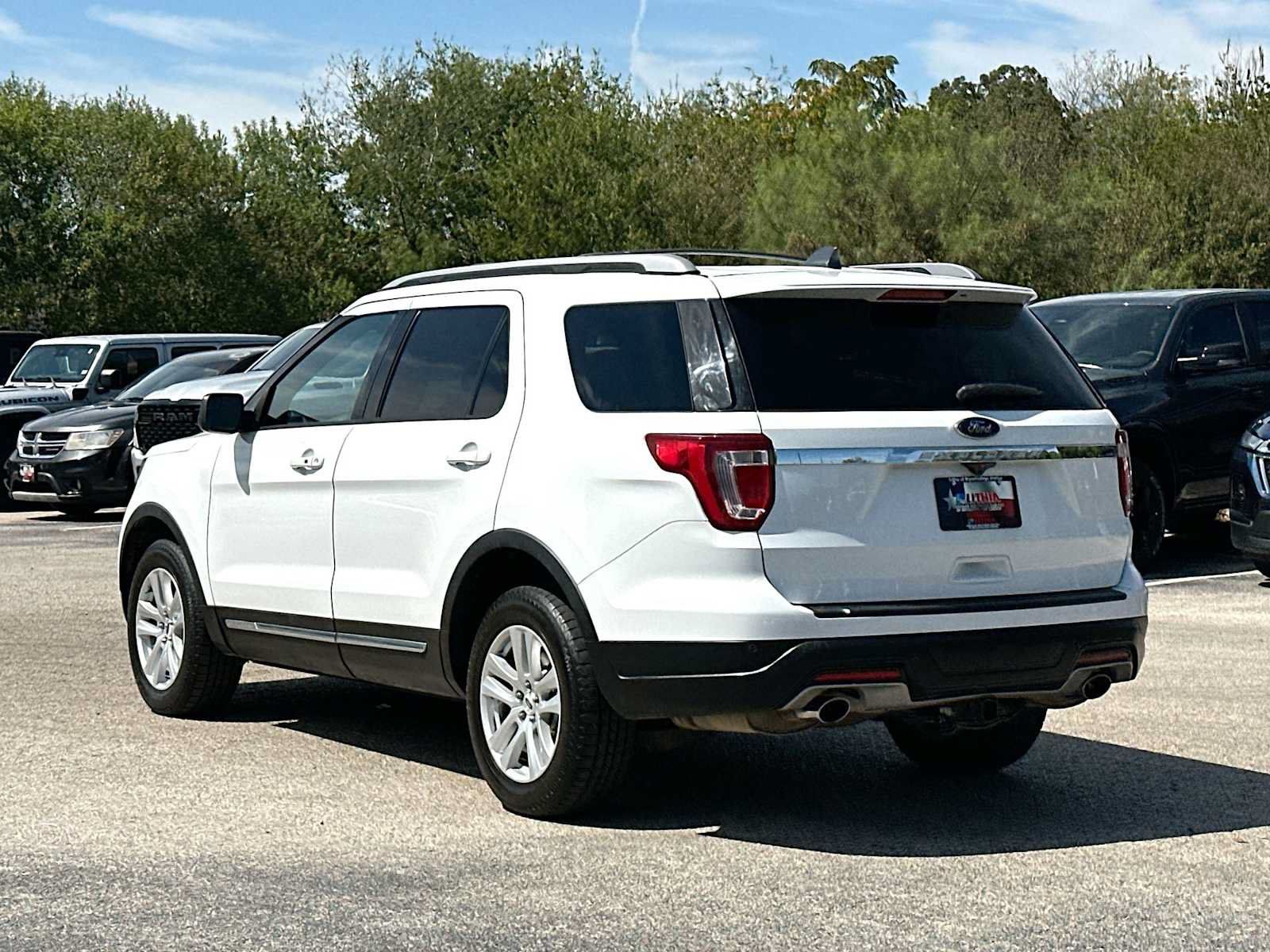 Used 2018 Ford Explorer XLT AWD/4WD image 13