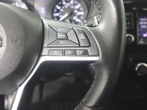 Used 2020 Nissan Rogue SV image 16