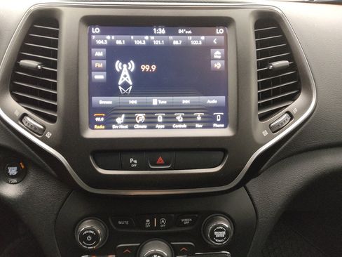 Used 2019 Jeep Cherokee Trailhawk w/ Cold Weather Group AWD/4WD image 25