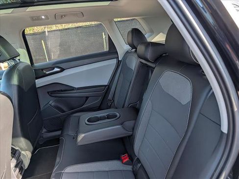 Used 2023 Volkswagen Taos SE w/ Panoramic Sunroof Package image 25