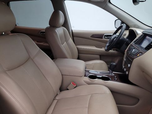 Used 2020 Nissan Pathfinder Platinum FWD image 21