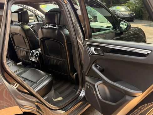 Used 2018 Porsche Macan Sport Edition AWD/4WD image 14