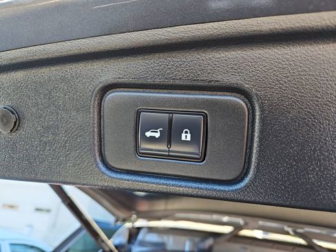 Used 2024 Nissan Pathfinder SV w/ SV Premium Package image 34