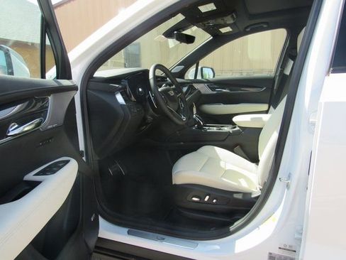 New 2025 Cadillac XT6 Sport w/ Technology Package image 6