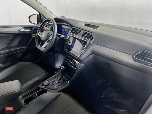 Used 2023 Volkswagen Tiguan SE AWD/4WD image 28