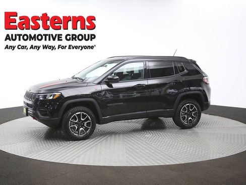 Used 2025 Jeep Compass Trailhawk AWD/4WD image 59