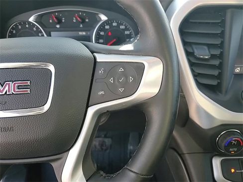 Certified 2023 GMC Acadia SLT w/ Preferred Package image 16