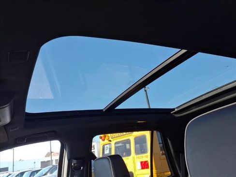 Used 2023 GMC Yukon SLT w/ SLT Luxury Package image 28