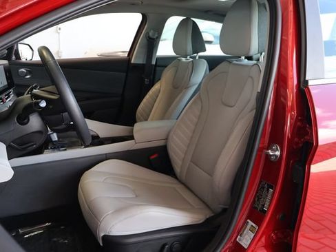Used 2025 Hyundai Elantra Limited FWD image 13
