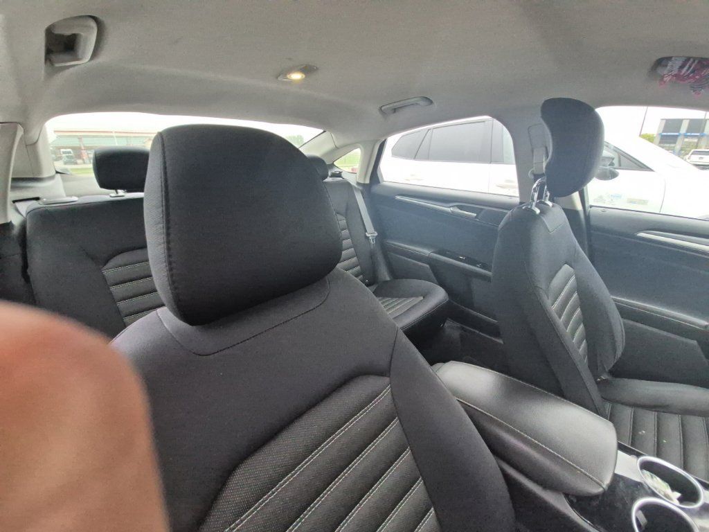 Used 2013 Ford Fusion SE FWD image 12