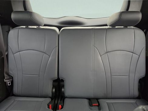 Used 2023 Buick Enclave Essence FWD image 35