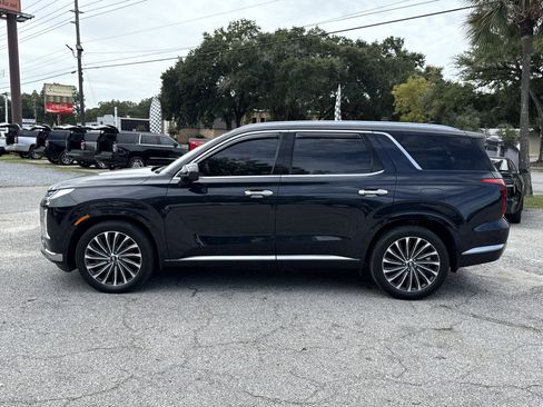 Used 2023 Hyundai Palisade Calligraphy image 2
