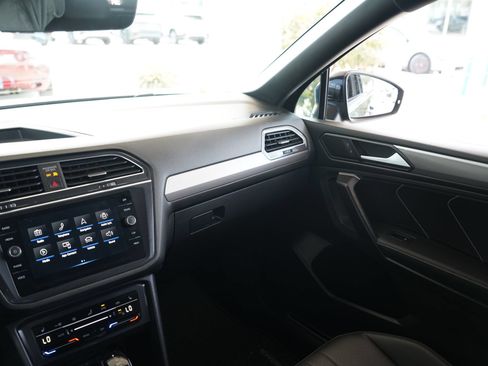 Certified 2023 Volkswagen Tiguan SE R-Line FWD image 27