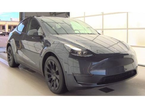 Used 2024 Tesla Model Y Long Range AWD/4WD image 2