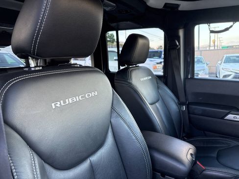 Used 2017 Jeep Wrangler Unlimited Rubicon w/ Connectivity Group AWD/4WD image 27