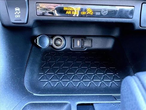 Used 2021 Toyota RAV4 LE image 23