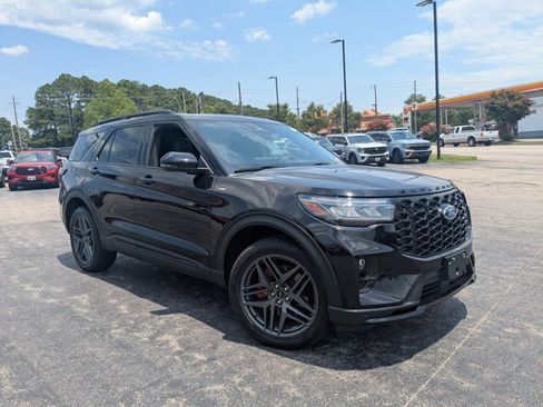 Certified 2025 Ford Explorer ST-Line w/ Premium Package AWD/4WD image 2