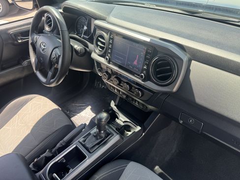 Used 2021 Toyota Tacoma TRD Off-Road w/ Technology Package AWD/4WD image 19