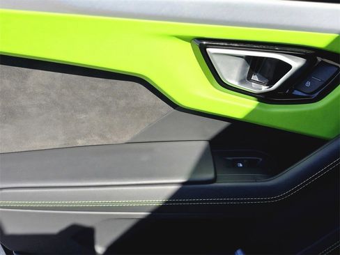 Used 2024 Lamborghini Urus S image 9