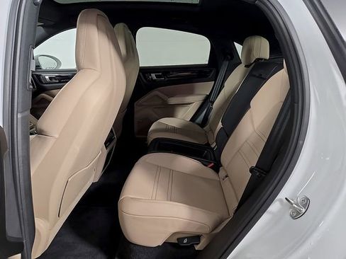 Used 2022 Porsche Cayenne Coupe image 10
