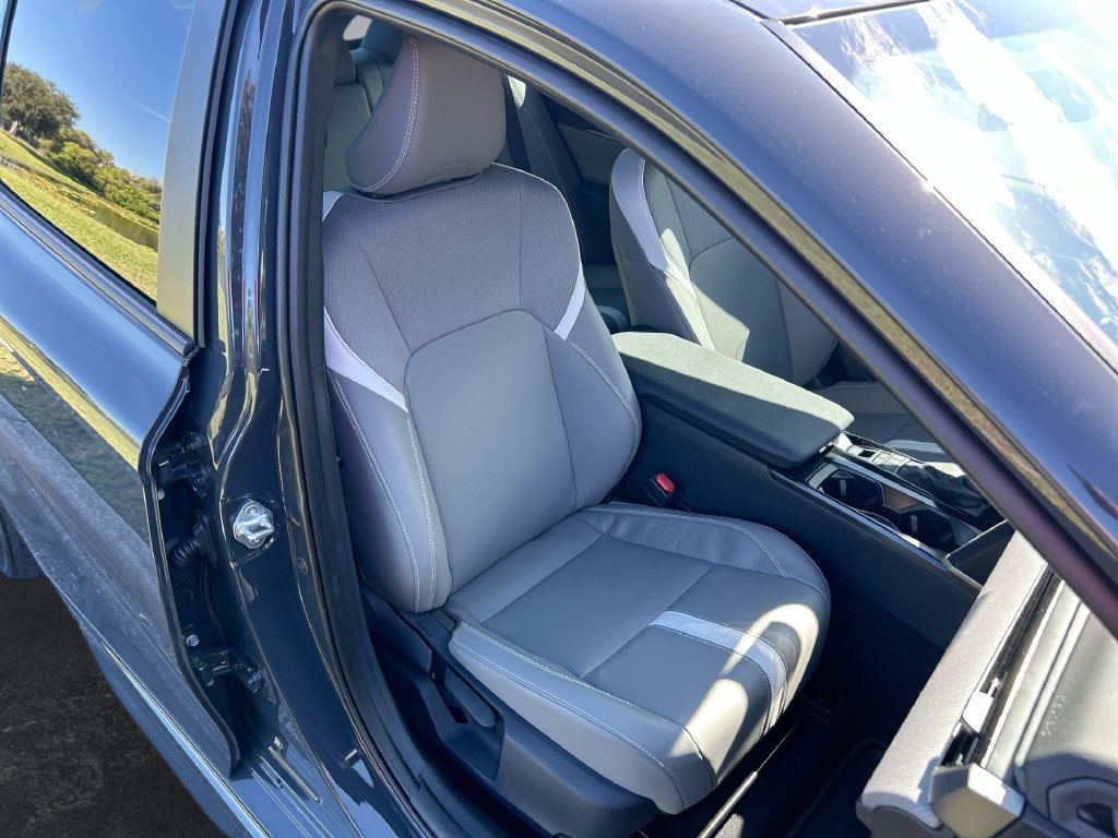 Used 2026 Toyota Camry SE FWD image 32