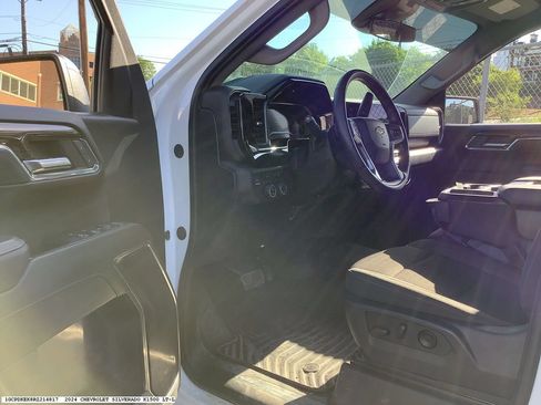 Used 2024 Chevrolet Silverado 1500 LT AWD/4WD image 8