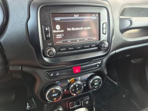 Used 2016 Jeep Renegade Trailhawk w/ Premium Trailhawk Package AWD/4WD image 10
