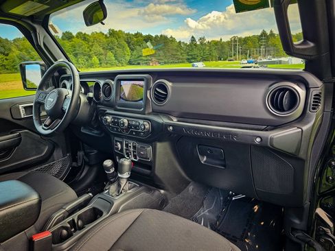Used 2023 Jeep Wrangler Unlimited Sport AWD/4WD image 38