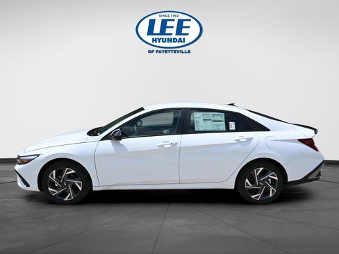 New 2025 Hyundai Elantra SEL FWD image 6