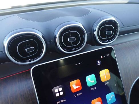 Used 2026 Mercedes-Benz GLC 300 4MATIC image 37