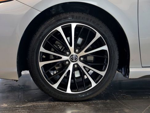 Used 2019 Toyota Camry SE image 10