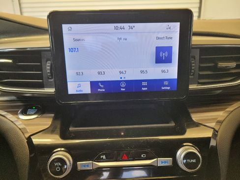 Used 2021 Ford Explorer Limited w/ Equipment Group 301A AWD/4WD image 25