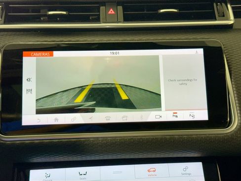 Used 2019 Land Rover Range Rover Velar R-Dynamic SE image 14