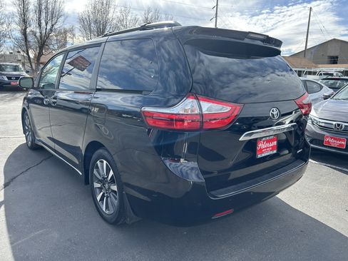 Used 2018 Toyota Sienna Limited w/ Carpet Mat Package image 6