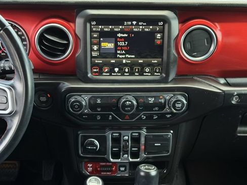 Used 2018 Jeep Wrangler Unlimited Rubicon AWD/4WD image 16
