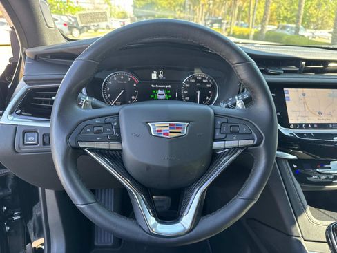 Used 2025 Cadillac XT6 Sport image 14