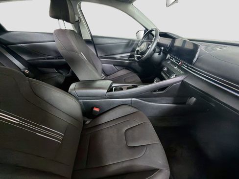 Used 2025 Hyundai Elantra SEL FWD image 31
